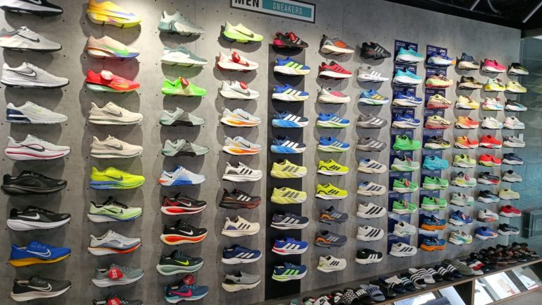 ¿Por qué unas zapatillas cuestan 150€ y otras solo 50 €?
